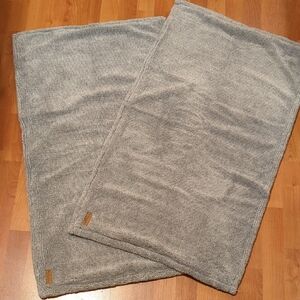 Koolaburra By Ugg Set Of 2 King Size Pillow Shams Lap Blanket?